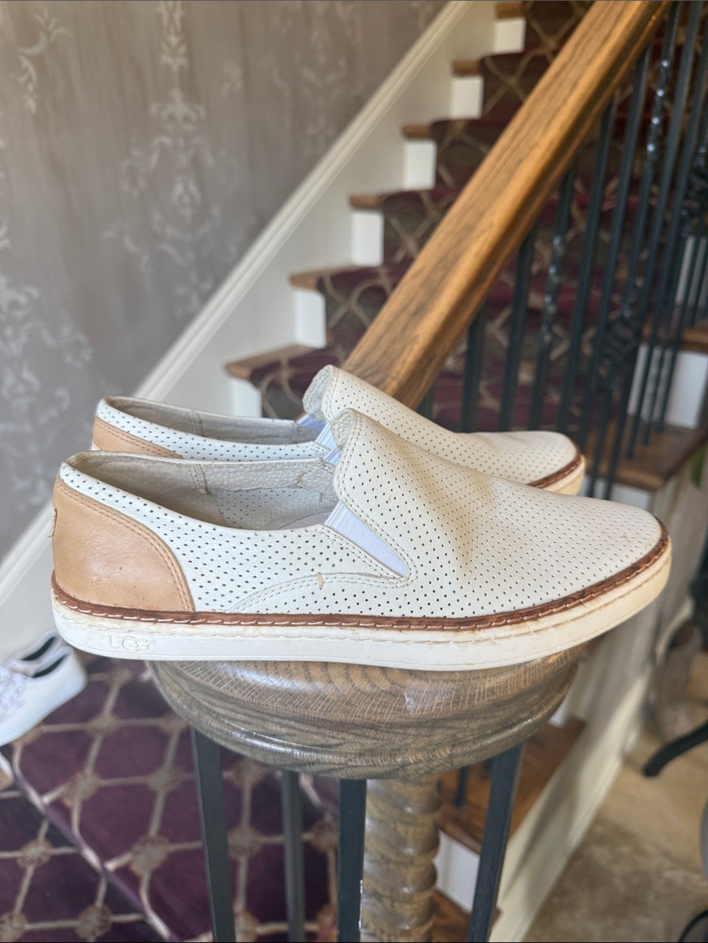 UGG ADLEY PERF WHITE slip on sneaker women’s size 8 preowned good condition - Picture 4 of 14